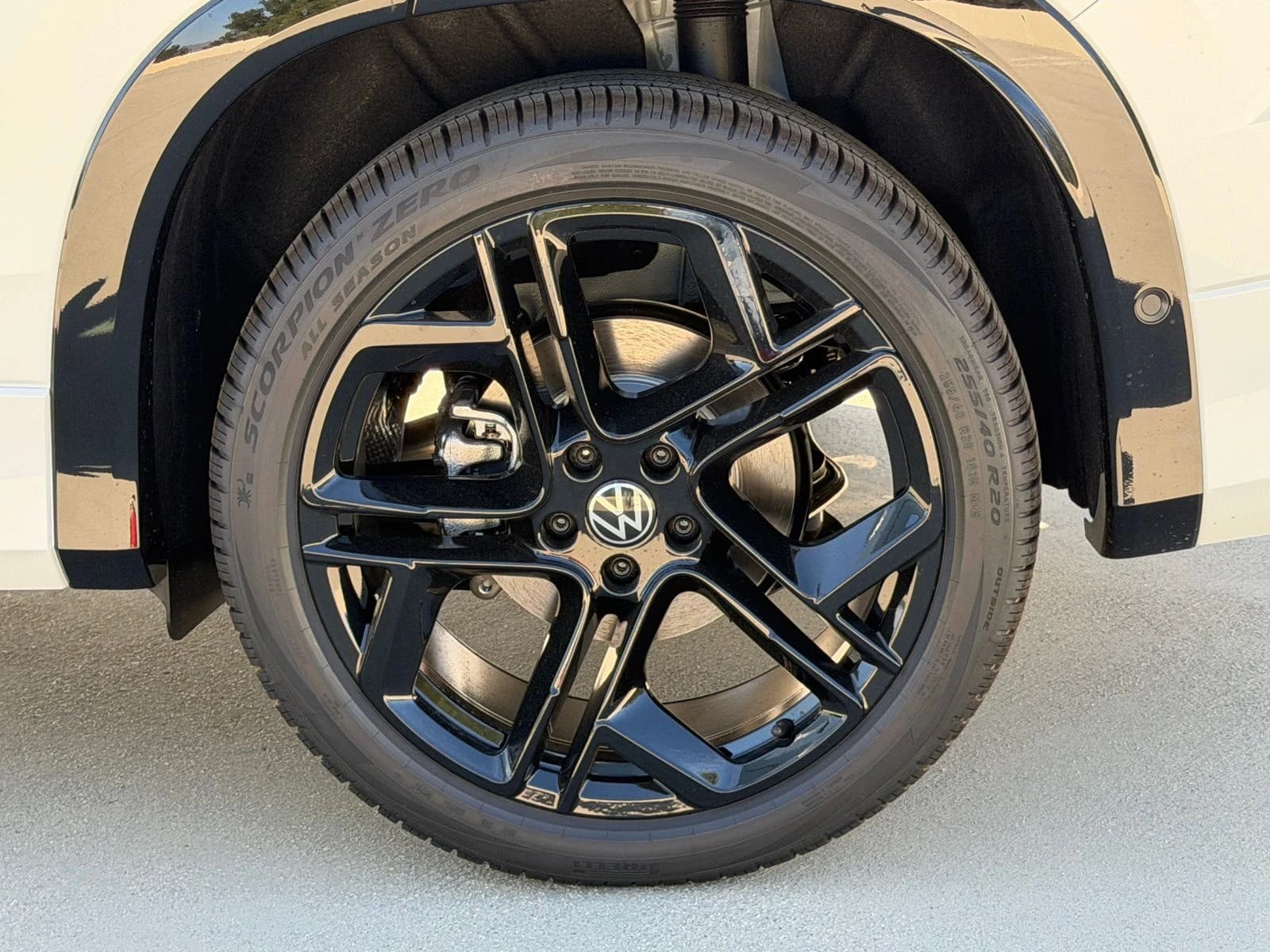 Volkswagen Tiguan SE R-Line Black 2.0T FWD 2026 — side view