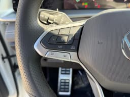 Volkswagen Tiguan SE R-Line Black 2.0T FWD 2026 — side view