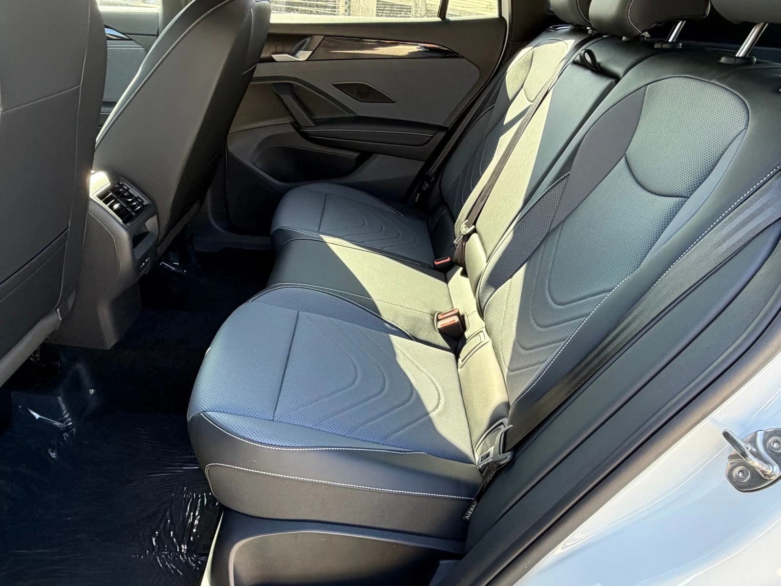 Volkswagen Tiguan SE R-Line Black 2.0T FWD 2026 — side view