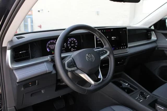 Volkswagen Tiguan SE 2.0T 4MOTION 2026 — side view