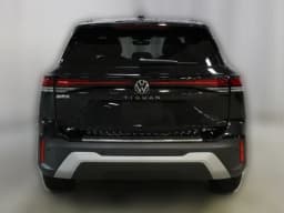 Volkswagen Tiguan SE 2.0T 4MOTION 2026 — side view