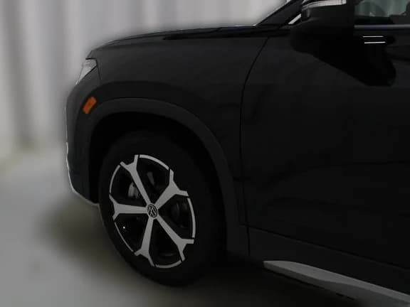 Volkswagen Tiguan SE 2.0T 4MOTION 2026 — side view
