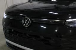 Volkswagen Tiguan SE 2.0T 4MOTION 2026 — side view