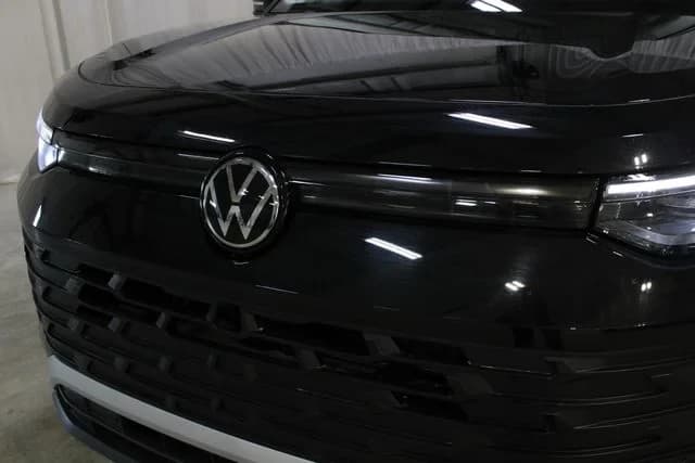 Volkswagen Tiguan SE 2.0T 4MOTION 2026 — side view