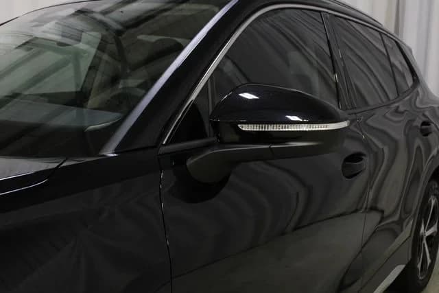 Volkswagen Tiguan SE 2.0T 4MOTION 2026 — side view