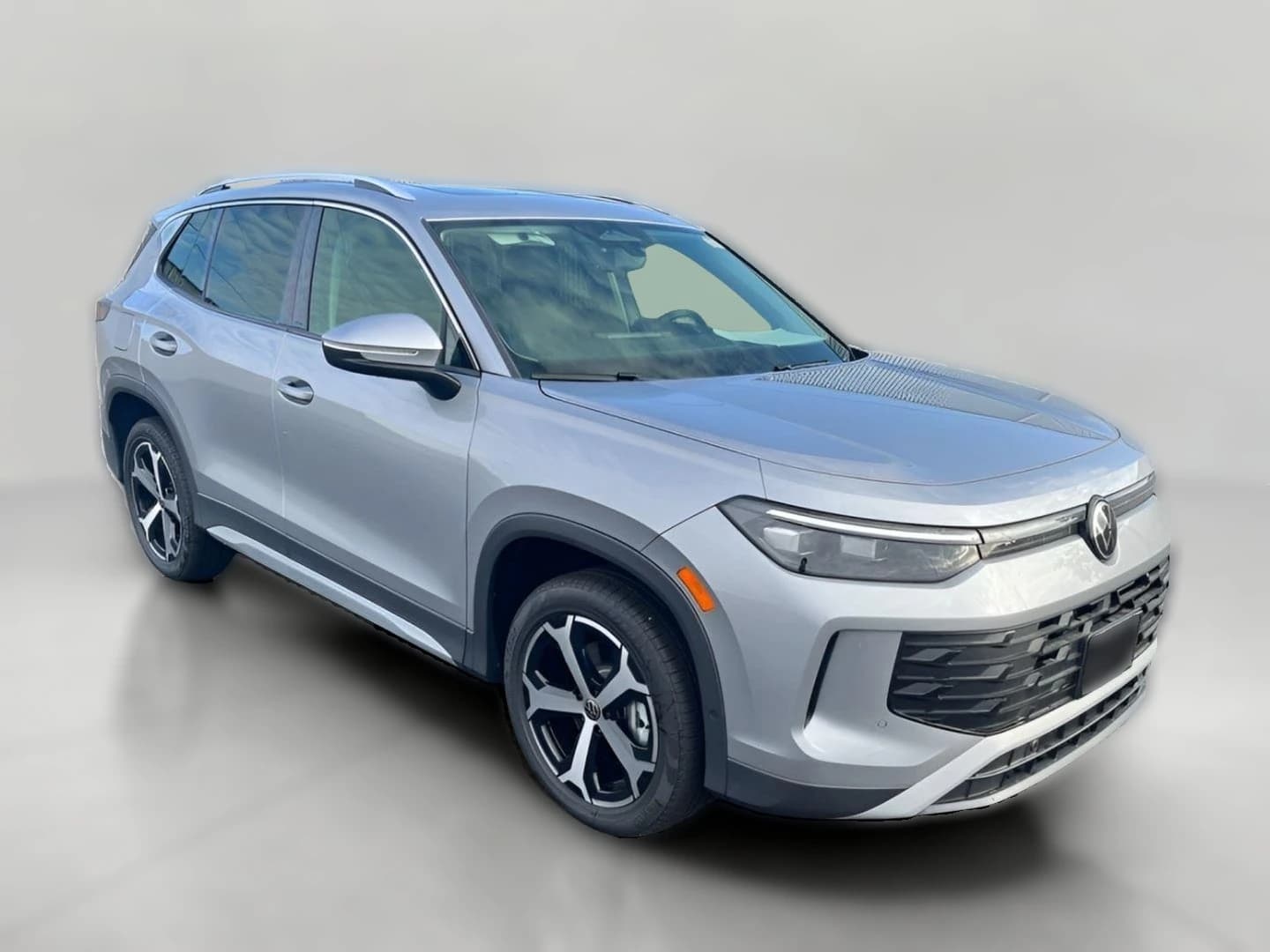 Volkswagen Tiguan SE 4MOTION 2026 — side view