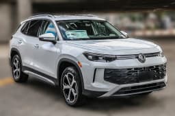 Volkswagen Tiguan SE 4MOTION 2026 — side view
