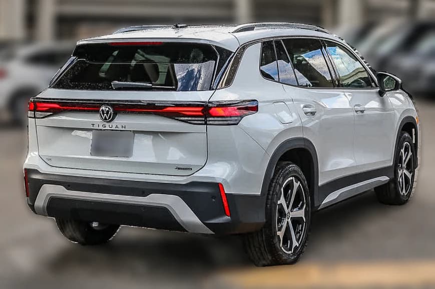 Volkswagen Tiguan SE 4MOTION 2026 — side view