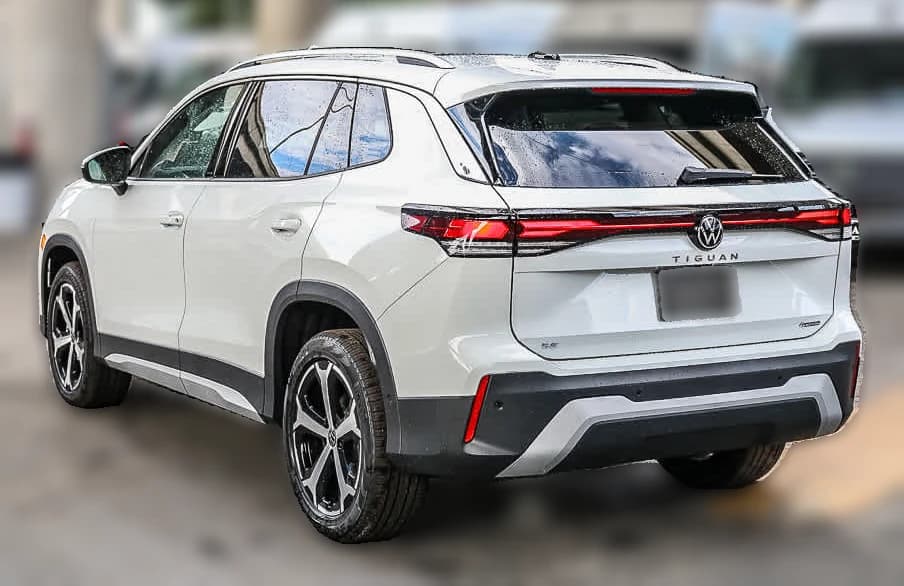 Volkswagen Tiguan SE 4MOTION 2026 — side view