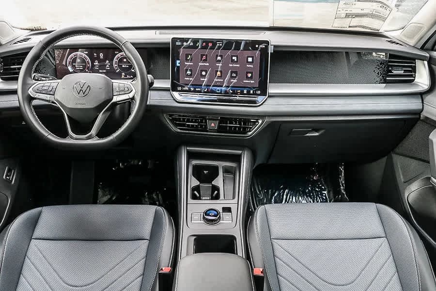 Volkswagen Tiguan SE 4MOTION 2026 — side view