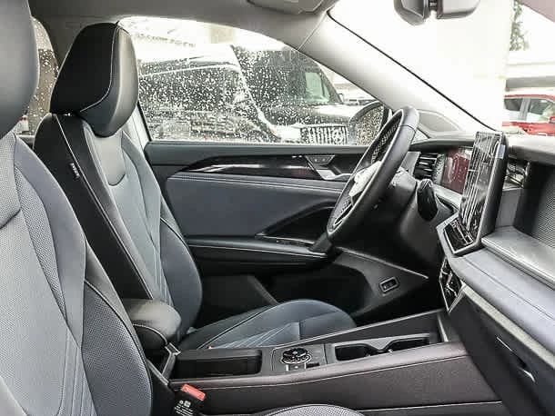 Volkswagen Tiguan SE 4MOTION 2026 — side view