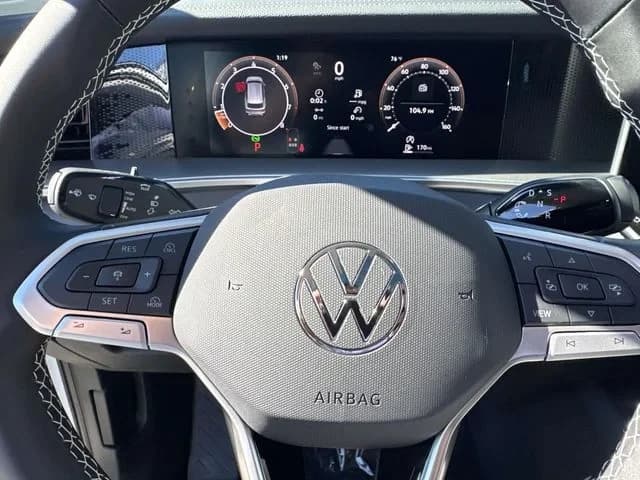 Volkswagen Tiguan SE 4MOTION 2026 — side view