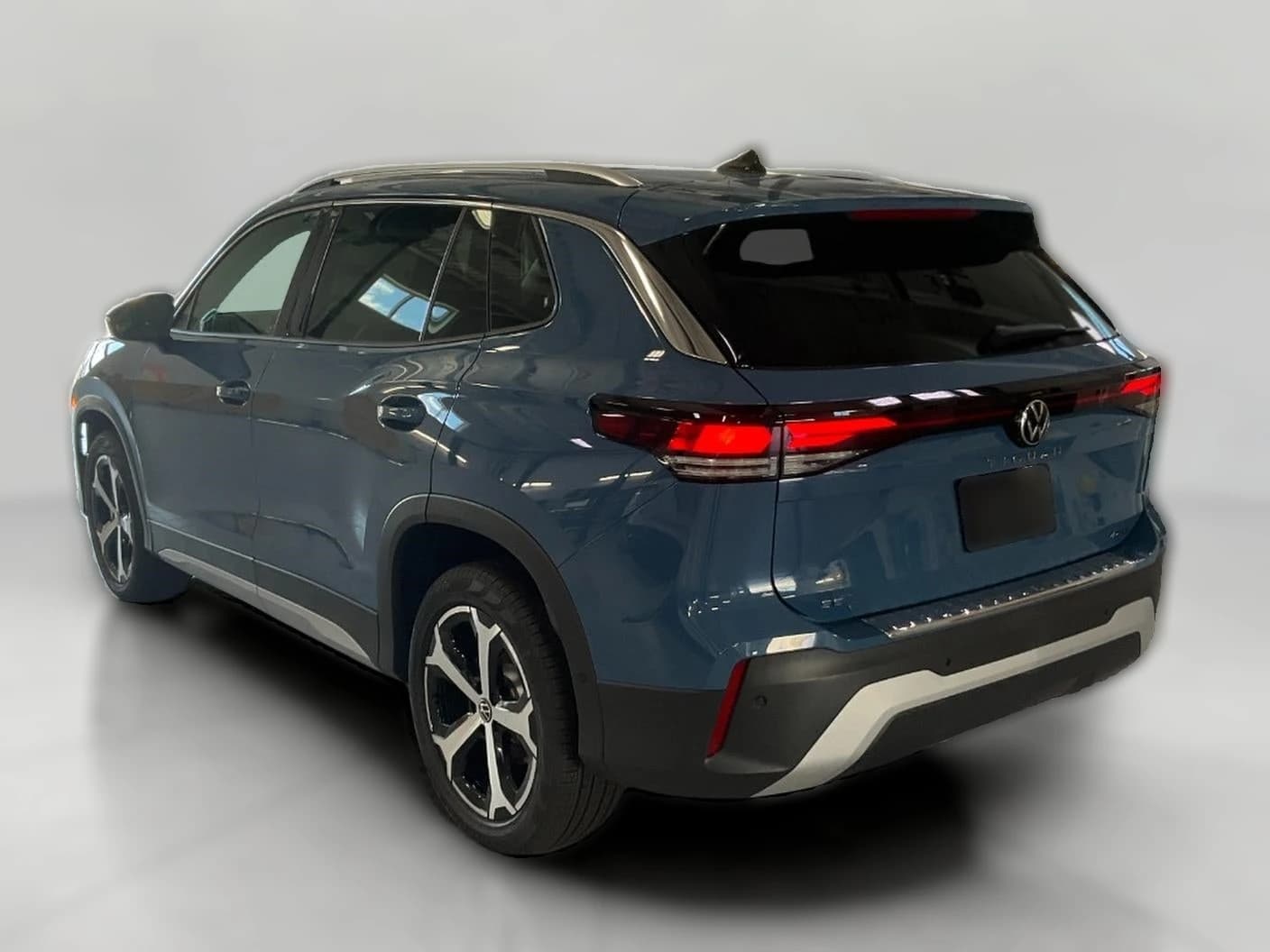 Volkswagen Tiguan SE 4MOTION 2026 — side view