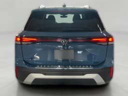 Volkswagen Tiguan SE 4MOTION 2026 — side view