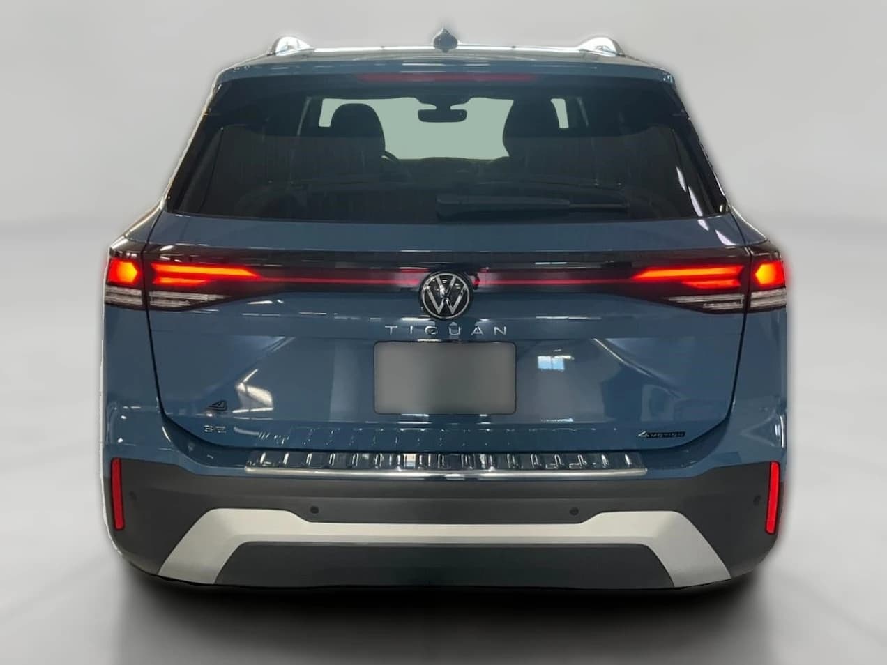 Volkswagen Tiguan SE 4MOTION 2026 — side view