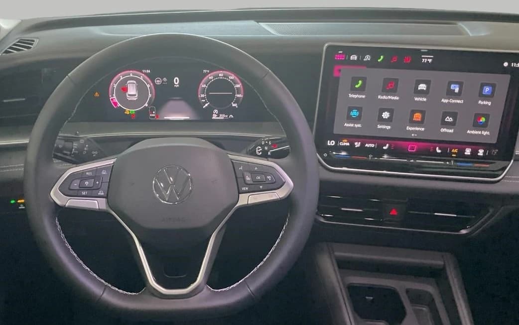 Volkswagen Tiguan SE 4MOTION 2026 — side view