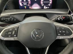 Volkswagen Tiguan SE 4MOTION 2026 — side view