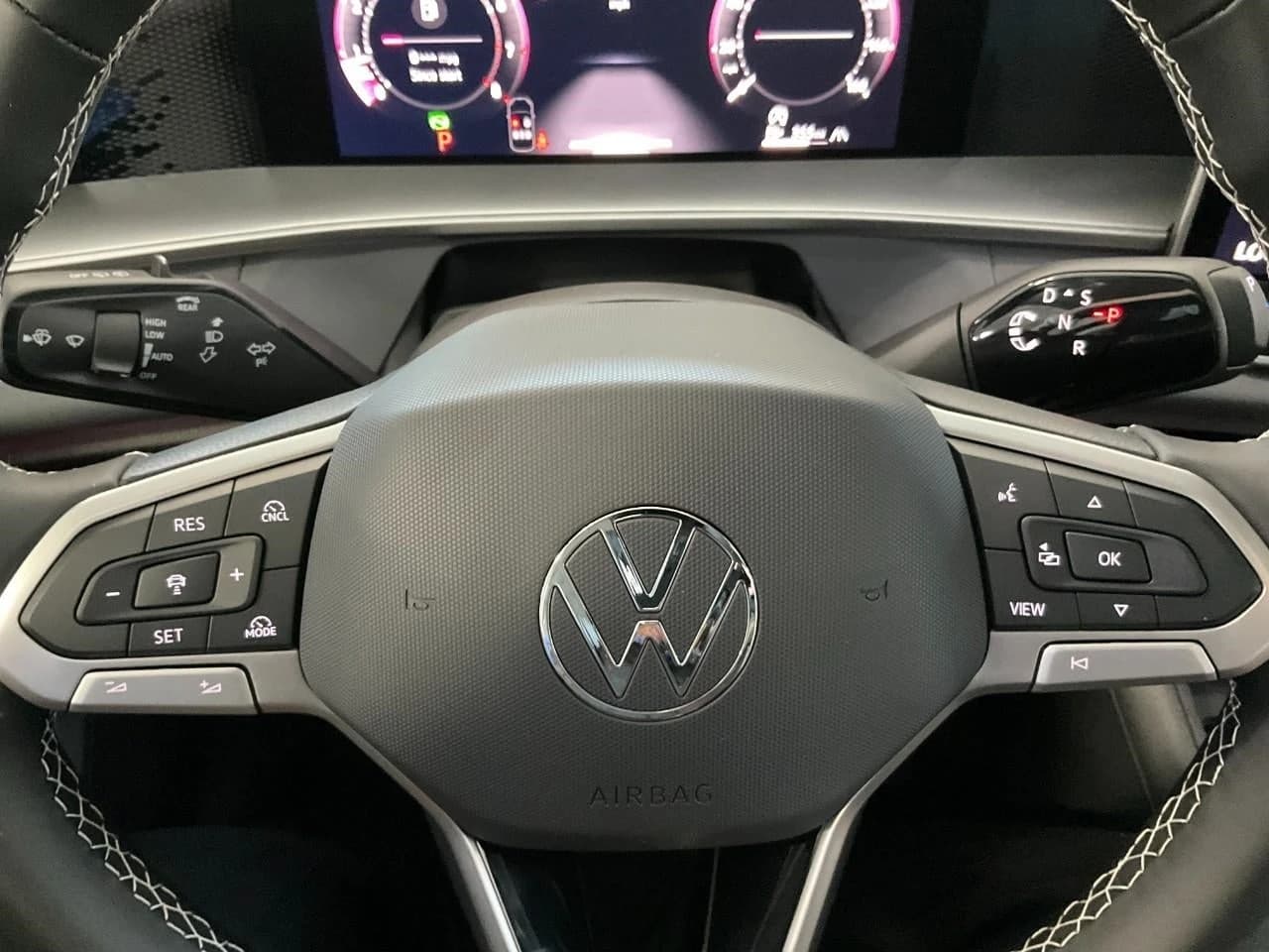 Volkswagen Tiguan SE 4MOTION 2026 — side view