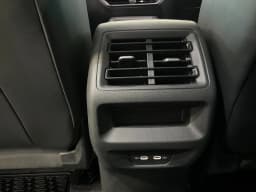 Volkswagen Tiguan SE 4MOTION 2026 — side view