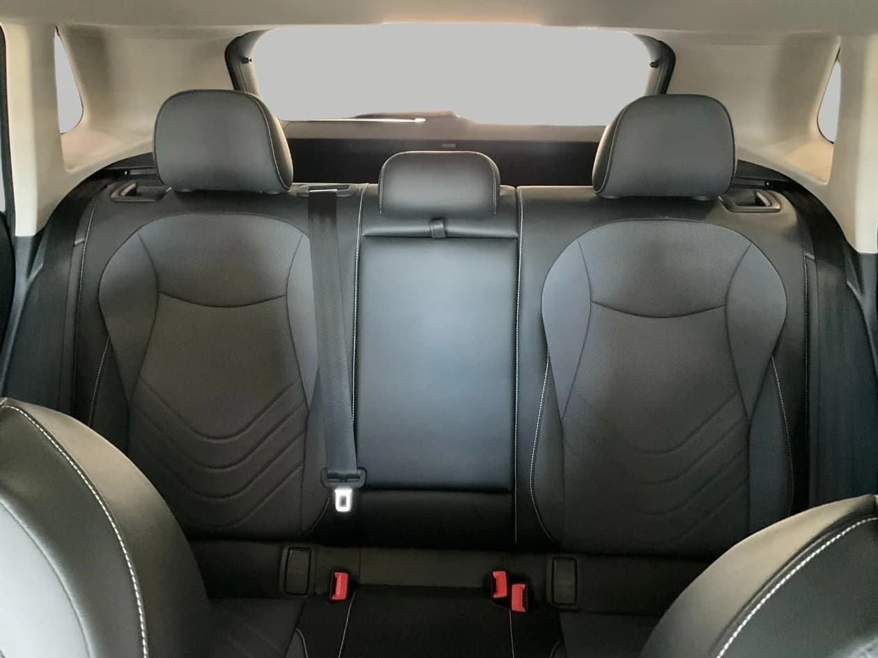Volkswagen Tiguan SE 4MOTION 2026 — side view