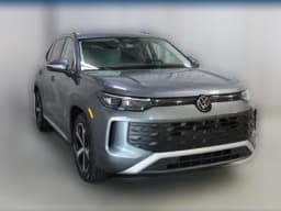 Volkswagen Tiguan SE FWD 2026 — side view