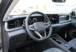 Volkswagen Tiguan SE FWD 2026 — side view