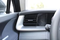 Volkswagen Tiguan SE FWD 2026 — side view