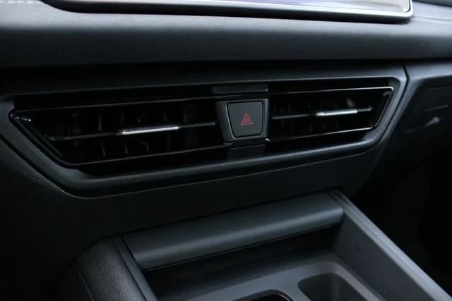 Volkswagen Tiguan SE FWD 2026 — side view