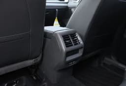 Volkswagen Tiguan SE FWD 2026 — side view