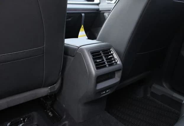 Volkswagen Tiguan SE FWD 2026 — side view