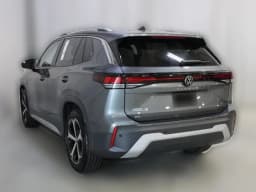 Volkswagen Tiguan SE FWD 2026 — side view
