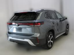 Volkswagen Tiguan SE FWD 2026 — side view