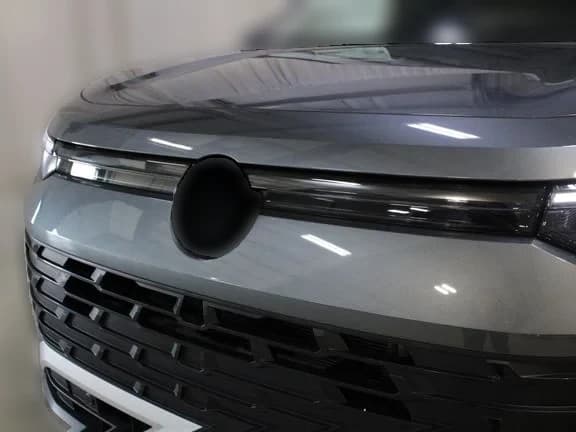 Volkswagen Tiguan SE FWD 2026 — side view