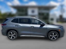 Volkswagen Tiguan SE 2.0T FWD 2026 — side view