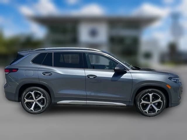Volkswagen Tiguan SE 2.0T FWD 2026 — side view