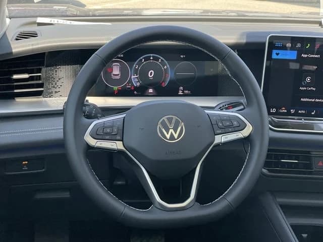 Volkswagen Tiguan SE 2.0T FWD 2026 — side view