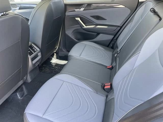 Volkswagen Tiguan SE 2.0T FWD 2026 — side view