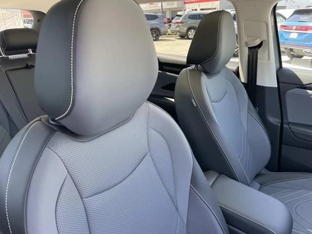 Volkswagen Tiguan SE 2.0T FWD 2026 — side view