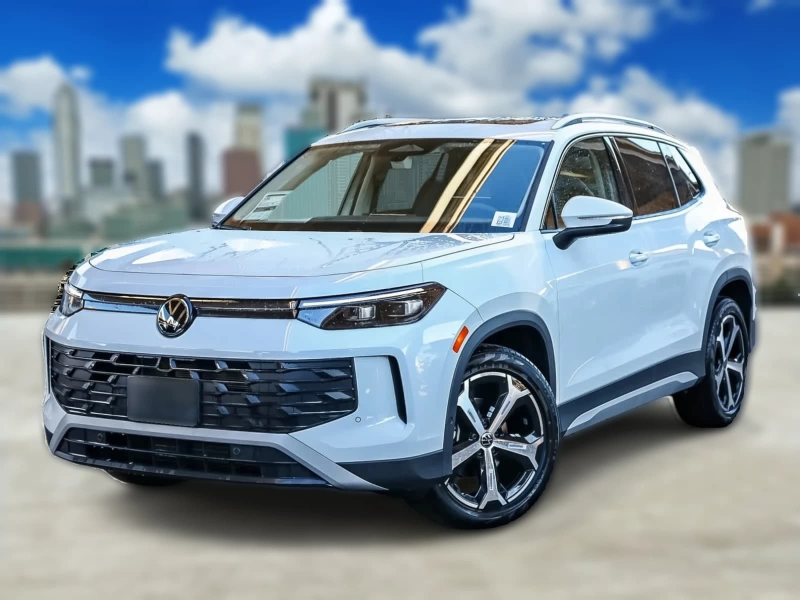 Volkswagen Tiguan SE FWD 2026 — side view