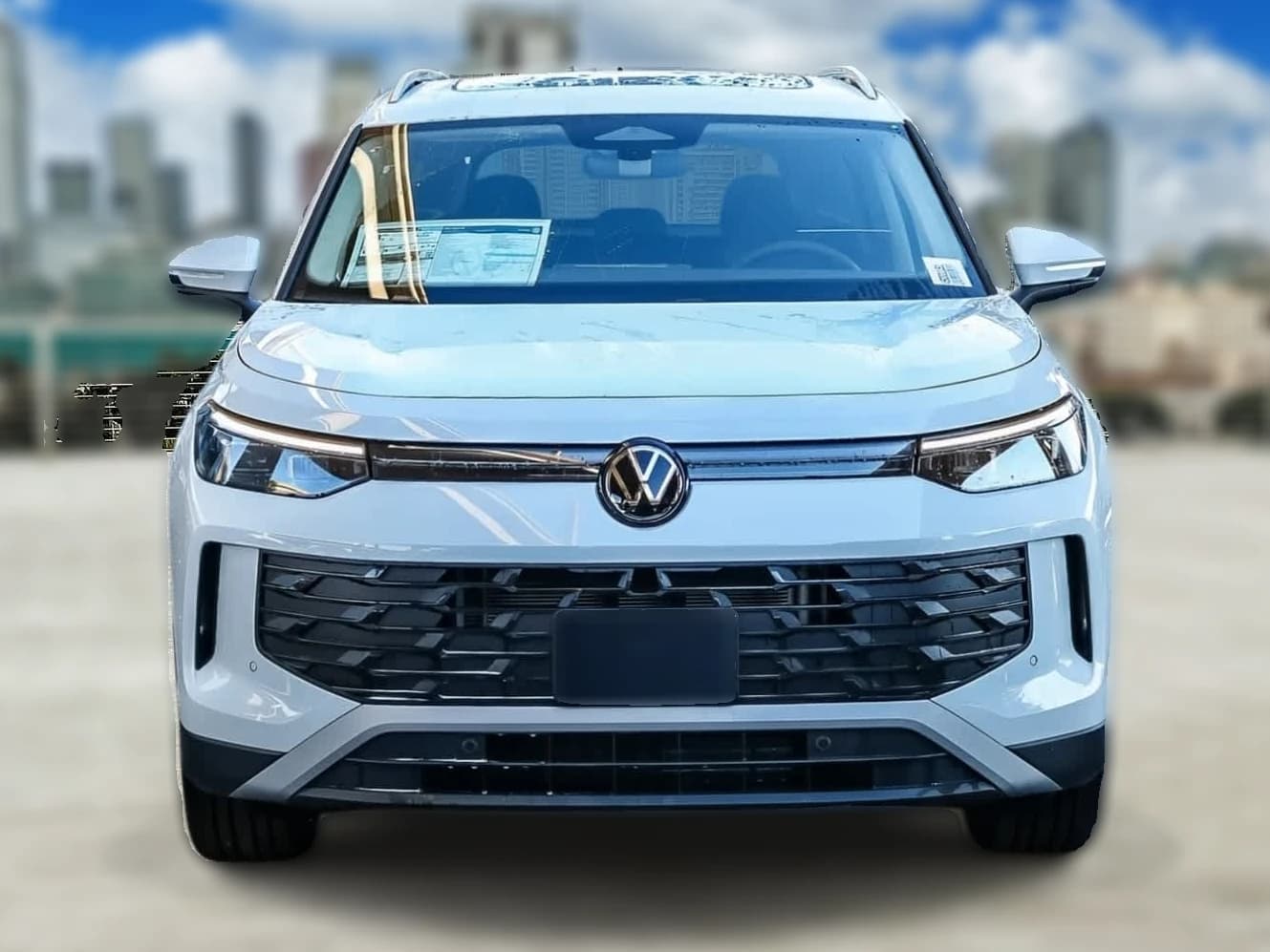 Volkswagen Tiguan SE FWD 2026 — side view