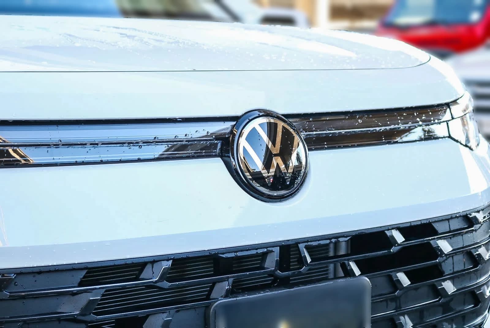 Volkswagen Tiguan SE FWD 2026 — side view