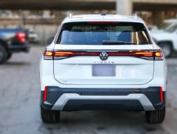 Volkswagen Tiguan SE FWD 2026 — side view