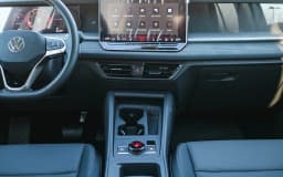 Volkswagen Tiguan SE FWD 2026 — side view