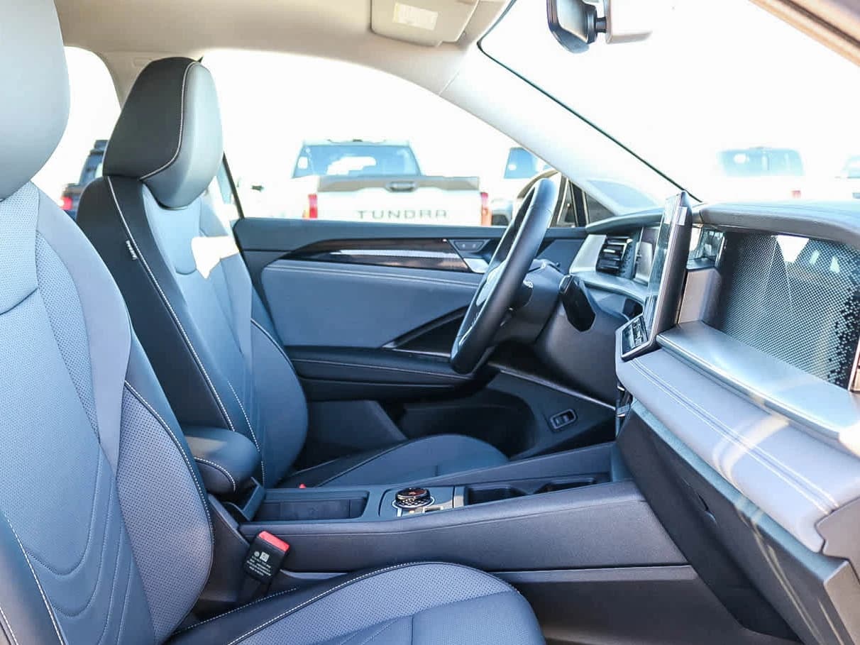 Volkswagen Tiguan SE FWD 2026 — side view