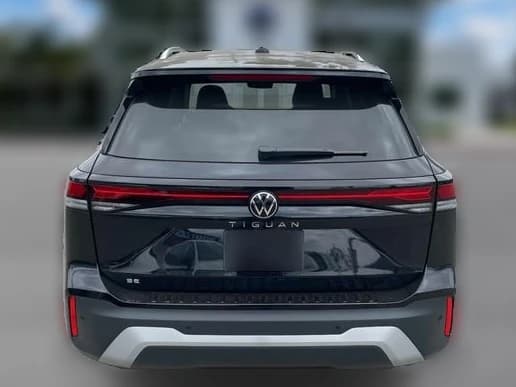 Volkswagen Tiguan SE FWD 2026 — side view