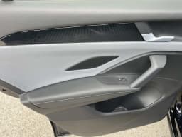 Volkswagen Tiguan SE FWD 2026 — side view