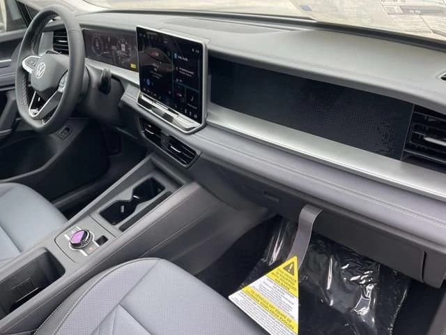 Volkswagen Tiguan SE FWD 2026 — side view