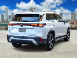 Volkswagen Tiguan SE FWD 2026 — side view
