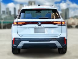 Volkswagen Tiguan SE FWD 2026 — side view