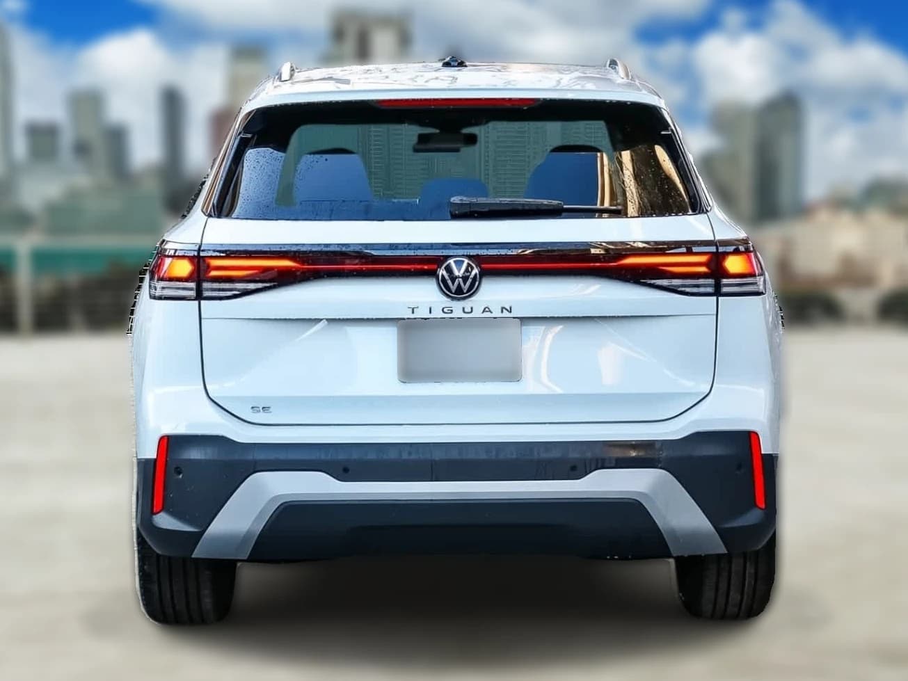 Volkswagen Tiguan SE FWD 2026 — side view